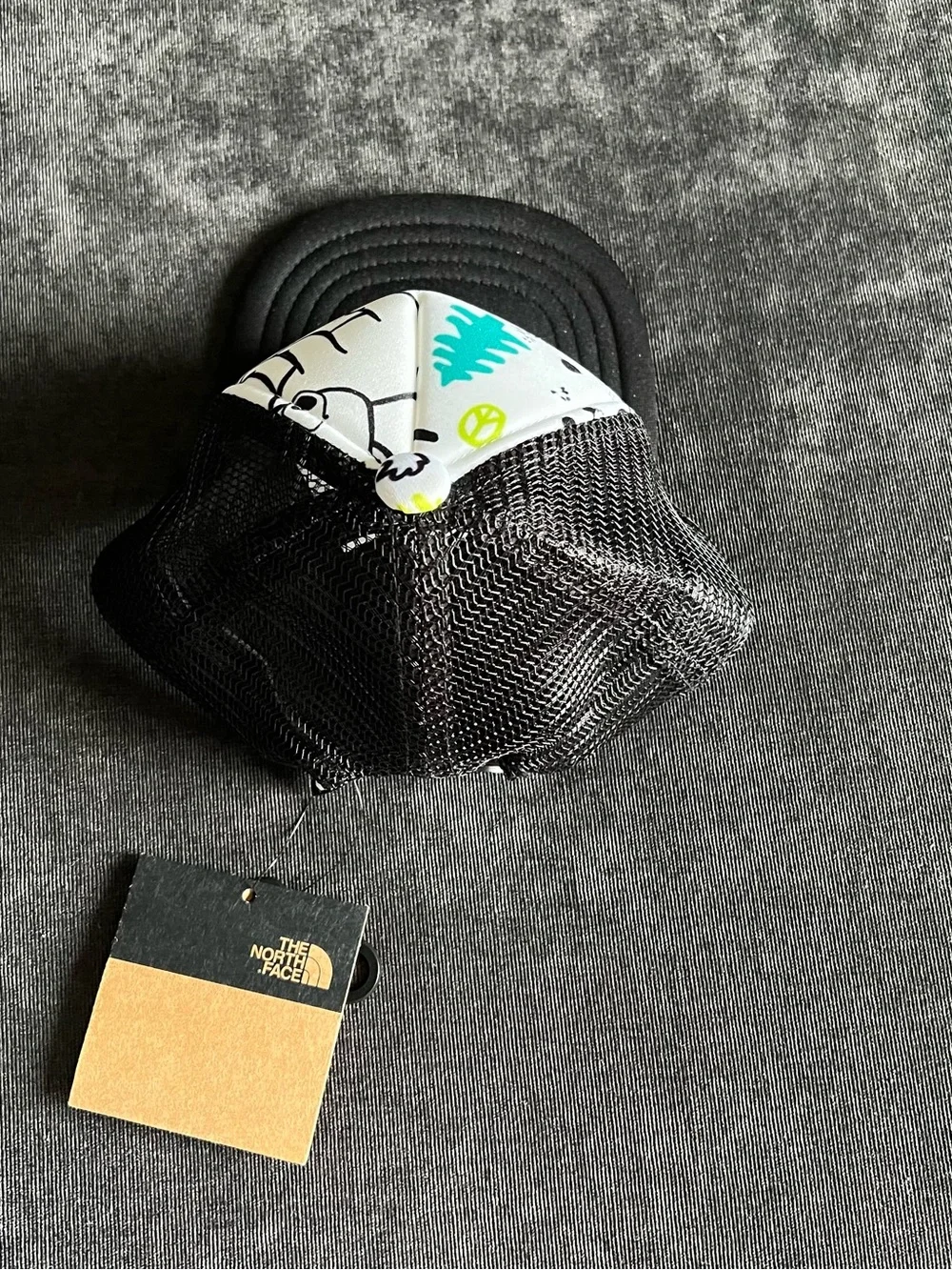 NWT The North Face Kids Trucker Hat Size XS (6-24 Months)